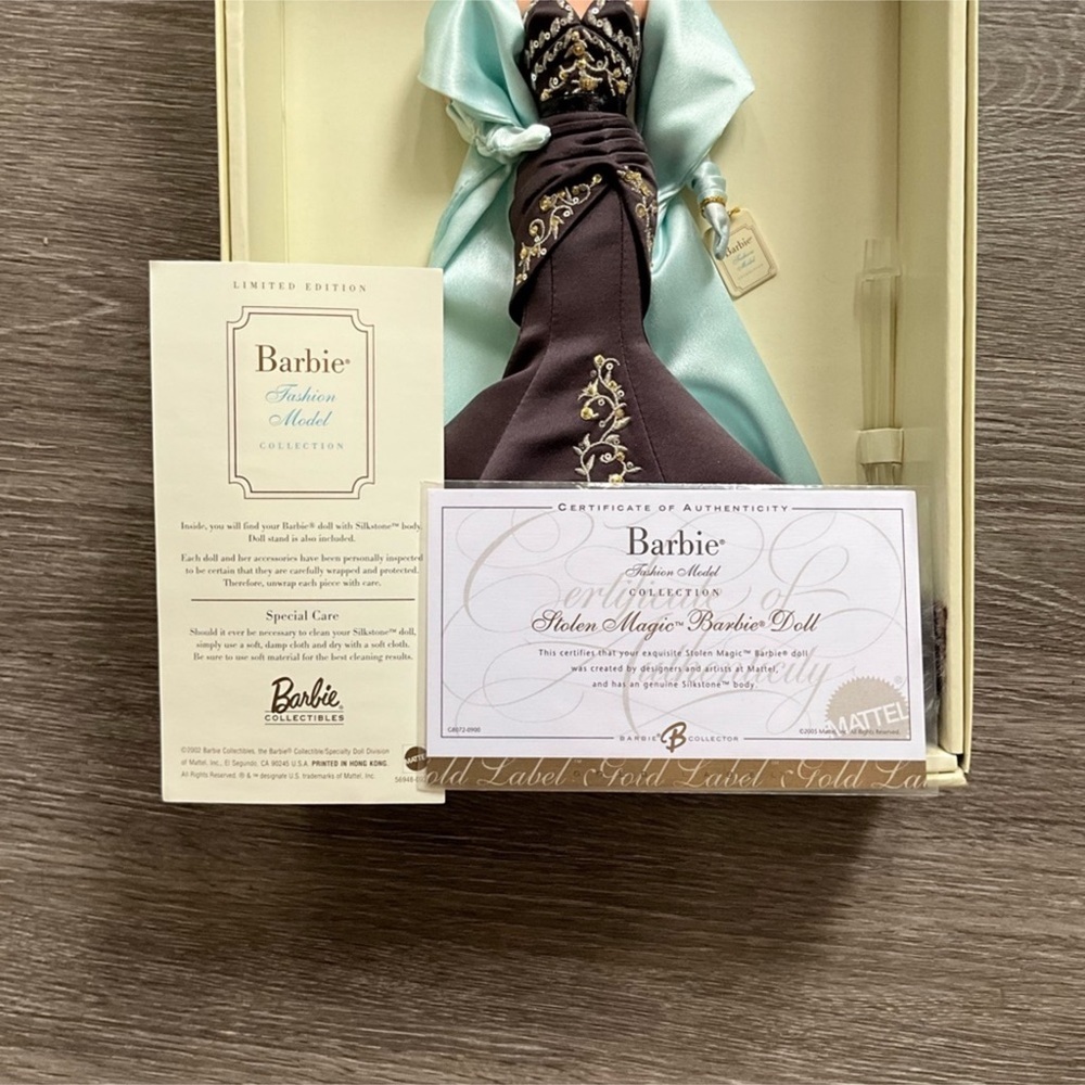 Silkstone Stolen Magic Barbie NIB - Picture 7 of 14